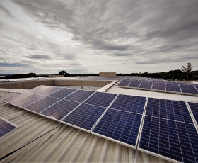 Inauguração de placas fotovoltaicas no prédio do IPOL/IREL. Foto: INFRA/UnB. 09/02/2023